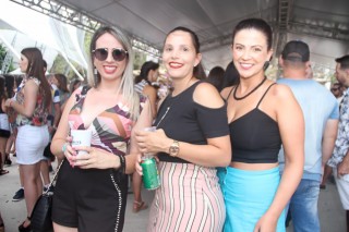 
<a style='margin-left: 5px;' class='btn btn-xs btn-social btn-facebook' href='https://www.facebook.com/sharer/sharer.php?u=https://galeramix.s01.web.getmuller.com.br/imagem/a94/800-800-90/conteudo/site_galerias/94/wesley-safadao-galera-mix-58.jpg' rel='popup' data-width='500' data-height='400'><i class='fa fa-facebook'></i>Compartilhar <span class='hidden-xs'>no Facebook</span>
</a> 
<a class='btn btn-default btn-xs' target='_blank' href='imagem/a94/800-800-90/conteudo/site_galerias/94/wesley-safadao-galera-mix-58.jpg'>
<span class='glyphicon glyphicon-cloud-download'></span> Salvar
</a>
