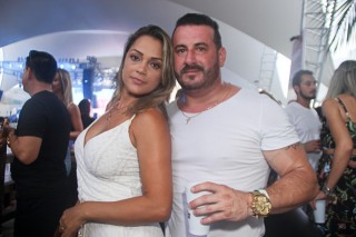 
<a style='margin-left: 5px;' class='btn btn-xs btn-social btn-facebook' href='https://www.facebook.com/sharer/sharer.php?u=https://galeramix.s01.web.getmuller.com.br/imagem/a94/800-800-90/conteudo/site_galerias/94/wesley-safadao-galera-mix-72.jpg' rel='popup' data-width='500' data-height='400'><i class='fa fa-facebook'></i>Compartilhar <span class='hidden-xs'>no Facebook</span>
</a> 
<a class='btn btn-default btn-xs' target='_blank' href='imagem/a94/800-800-90/conteudo/site_galerias/94/wesley-safadao-galera-mix-72.jpg'>
<span class='glyphicon glyphicon-cloud-download'></span> Salvar
</a>
