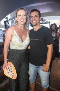 
<a style='margin-left: 5px;' class='btn btn-xs btn-social btn-facebook' href='https://www.facebook.com/sharer/sharer.php?u=https://galeramix.s01.web.getmuller.com.br/imagem/a94/800-800-90/conteudo/site_galerias/94/wesley-safadao-galera-mix-84.jpg' rel='popup' data-width='500' data-height='400'><i class='fa fa-facebook'></i>Compartilhar <span class='hidden-xs'>no Facebook</span>
</a> 
<a class='btn btn-default btn-xs' target='_blank' href='imagem/a94/800-800-90/conteudo/site_galerias/94/wesley-safadao-galera-mix-84.jpg'>
<span class='glyphicon glyphicon-cloud-download'></span> Salvar
</a>
