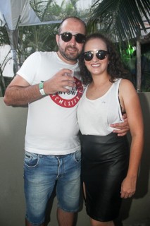 
<a style='margin-left: 5px;' class='btn btn-xs btn-social btn-facebook' href='https://www.facebook.com/sharer/sharer.php?u=https://galeramix.s01.web.getmuller.com.br/imagem/a94/800-800-90/conteudo/site_galerias/94/wesley-safadao-galera-mix-85.jpg' rel='popup' data-width='500' data-height='400'><i class='fa fa-facebook'></i>Compartilhar <span class='hidden-xs'>no Facebook</span>
</a> 
<a class='btn btn-default btn-xs' target='_blank' href='imagem/a94/800-800-90/conteudo/site_galerias/94/wesley-safadao-galera-mix-85.jpg'>
<span class='glyphicon glyphicon-cloud-download'></span> Salvar
</a>
