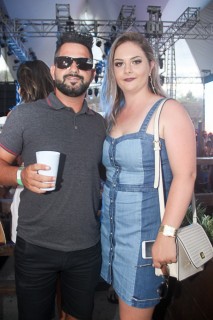 
<a style='margin-left: 5px;' class='btn btn-xs btn-social btn-facebook' href='https://www.facebook.com/sharer/sharer.php?u=https://galeramix.s01.web.getmuller.com.br/imagem/a94/800-800-90/conteudo/site_galerias/94/wesley-safadao-galera-mix-94.jpg' rel='popup' data-width='500' data-height='400'><i class='fa fa-facebook'></i>Compartilhar <span class='hidden-xs'>no Facebook</span>
</a> 
<a class='btn btn-default btn-xs' target='_blank' href='imagem/a94/800-800-90/conteudo/site_galerias/94/wesley-safadao-galera-mix-94.jpg'>
<span class='glyphicon glyphicon-cloud-download'></span> Salvar
</a>
