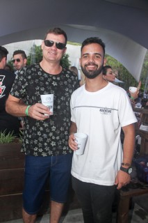 
<a style='margin-left: 5px;' class='btn btn-xs btn-social btn-facebook' href='https://www.facebook.com/sharer/sharer.php?u=https://galeramix.s01.web.getmuller.com.br/imagem/a94/800-800-90/conteudo/site_galerias/94/wesley-safadao-galera-mix-96.jpg' rel='popup' data-width='500' data-height='400'><i class='fa fa-facebook'></i>Compartilhar <span class='hidden-xs'>no Facebook</span>
</a> 
<a class='btn btn-default btn-xs' target='_blank' href='imagem/a94/800-800-90/conteudo/site_galerias/94/wesley-safadao-galera-mix-96.jpg'>
<span class='glyphicon glyphicon-cloud-download'></span> Salvar
</a>
