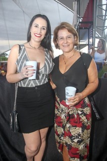 
<a style='margin-left: 5px;' class='btn btn-xs btn-social btn-facebook' href='https://www.facebook.com/sharer/sharer.php?u=https://galeramix.s01.web.getmuller.com.br/imagem/a94/800-800-90/conteudo/site_galerias/94/wesley-safadao-galera-mix-98.jpg' rel='popup' data-width='500' data-height='400'><i class='fa fa-facebook'></i>Compartilhar <span class='hidden-xs'>no Facebook</span>
</a> 
<a class='btn btn-default btn-xs' target='_blank' href='imagem/a94/800-800-90/conteudo/site_galerias/94/wesley-safadao-galera-mix-98.jpg'>
<span class='glyphicon glyphicon-cloud-download'></span> Salvar
</a>
