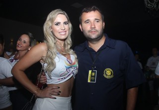 
<a style='margin-left: 5px;' class='btn btn-xs btn-social btn-facebook' href='https://www.facebook.com/sharer/sharer.php?u=https://galeramix.s01.web.getmuller.com.br/imagem/a96/800-800-90/conteudo/site_galerias/96/img3536.jpg' rel='popup' data-width='500' data-height='400'><i class='fa fa-facebook'></i>Compartilhar <span class='hidden-xs'>no Facebook</span>
</a> 
<a class='btn btn-default btn-xs' target='_blank' href='imagem/a96/800-800-90/conteudo/site_galerias/96/img3536.jpg'>
<span class='glyphicon glyphicon-cloud-download'></span> Salvar
</a>
