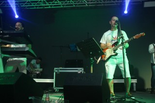 
<a style='margin-left: 5px;' class='btn btn-xs btn-social btn-facebook' href='https://www.facebook.com/sharer/sharer.php?u=https://galeramix.s01.web.getmuller.com.br/imagem/a96/800-800-90/conteudo/site_galerias/96/img3550.jpg' rel='popup' data-width='500' data-height='400'><i class='fa fa-facebook'></i>Compartilhar <span class='hidden-xs'>no Facebook</span>
</a> 
<a class='btn btn-default btn-xs' target='_blank' href='imagem/a96/800-800-90/conteudo/site_galerias/96/img3550.jpg'>
<span class='glyphicon glyphicon-cloud-download'></span> Salvar
</a>
