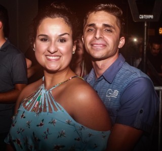 
                    <a style='margin-left: 5px;' class='btn btn-xs btn-social btn-facebook' href='https://www.facebook.com/sharer/sharer.php?u=https://galeramix.s01.web.getmuller.com.br/imagem/a98/800-800-90/conteudo/site_galerias/98/galeramix-show-leonardo-e-eduardo-costa-102.jpg' rel='popup' data-width='500' data-height='400'><i class='fa fa-facebook'></i>Compartilhar <span class='hidden-xs'>no Facebook</span>
                </a> 
                <a class='btn btn-default btn-xs' target='_blank' href='imagem/a98/800-800-90/conteudo/site_galerias/98/galeramix-show-leonardo-e-eduardo-costa-102.jpg'>
                    <span class='glyphicon glyphicon-cloud-download'></span> Salvar
                </a>
                