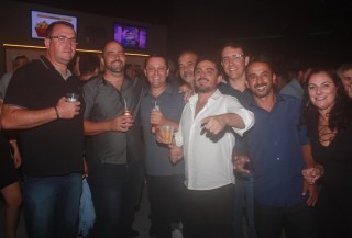 
<a style='margin-left: 5px;' class='btn btn-xs btn-social btn-facebook' href='https://www.facebook.com/sharer/sharer.php?u=https://galeramix.s01.web.getmuller.com.br/imagem/a98/800-800-90/conteudo/site_galerias/98/galeramix-show-leonardo-e-eduardo-costa-11.jpg' rel='popup' data-width='500' data-height='400'><i class='fa fa-facebook'></i>Compartilhar <span class='hidden-xs'>no Facebook</span>
</a> 
<a class='btn btn-default btn-xs' target='_blank' href='imagem/a98/800-800-90/conteudo/site_galerias/98/galeramix-show-leonardo-e-eduardo-costa-11.jpg'>
<span class='glyphicon glyphicon-cloud-download'></span> Salvar
</a>
