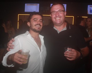 
<a style='margin-left: 5px;' class='btn btn-xs btn-social btn-facebook' href='https://www.facebook.com/sharer/sharer.php?u=https://galeramix.s01.web.getmuller.com.br/imagem/a98/800-800-90/conteudo/site_galerias/98/galeramix-show-leonardo-e-eduardo-costa-14.jpg' rel='popup' data-width='500' data-height='400'><i class='fa fa-facebook'></i>Compartilhar <span class='hidden-xs'>no Facebook</span>
</a> 
<a class='btn btn-default btn-xs' target='_blank' href='imagem/a98/800-800-90/conteudo/site_galerias/98/galeramix-show-leonardo-e-eduardo-costa-14.jpg'>
<span class='glyphicon glyphicon-cloud-download'></span> Salvar
</a>
