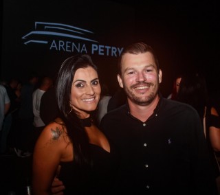 
<a style='margin-left: 5px;' class='btn btn-xs btn-social btn-facebook' href='https://www.facebook.com/sharer/sharer.php?u=https://galeramix.s01.web.getmuller.com.br/imagem/a98/800-800-90/conteudo/site_galerias/98/galeramix-show-leonardo-e-eduardo-costa-27.jpg' rel='popup' data-width='500' data-height='400'><i class='fa fa-facebook'></i>Compartilhar <span class='hidden-xs'>no Facebook</span>
</a> 
<a class='btn btn-default btn-xs' target='_blank' href='imagem/a98/800-800-90/conteudo/site_galerias/98/galeramix-show-leonardo-e-eduardo-costa-27.jpg'>
<span class='glyphicon glyphicon-cloud-download'></span> Salvar
</a>
