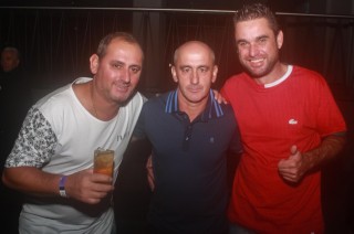 
<a style='margin-left: 5px;' class='btn btn-xs btn-social btn-facebook' href='https://www.facebook.com/sharer/sharer.php?u=https://galeramix.s01.web.getmuller.com.br/imagem/a98/800-800-90/conteudo/site_galerias/98/galeramix-show-leonardo-e-eduardo-costa-34.jpg' rel='popup' data-width='500' data-height='400'><i class='fa fa-facebook'></i>Compartilhar <span class='hidden-xs'>no Facebook</span>
</a> 
<a class='btn btn-default btn-xs' target='_blank' href='imagem/a98/800-800-90/conteudo/site_galerias/98/galeramix-show-leonardo-e-eduardo-costa-34.jpg'>
<span class='glyphicon glyphicon-cloud-download'></span> Salvar
</a>
