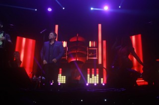 
<a style='margin-left: 5px;' class='btn btn-xs btn-social btn-facebook' href='https://www.facebook.com/sharer/sharer.php?u=https://galeramix.s01.web.getmuller.com.br/imagem/a98/800-800-90/conteudo/site_galerias/98/galeramix-show-leonardo-e-eduardo-costa-4.jpg' rel='popup' data-width='500' data-height='400'><i class='fa fa-facebook'></i>Compartilhar <span class='hidden-xs'>no Facebook</span>
</a> 
<a class='btn btn-default btn-xs' target='_blank' href='imagem/a98/800-800-90/conteudo/site_galerias/98/galeramix-show-leonardo-e-eduardo-costa-4.jpg'>
<span class='glyphicon glyphicon-cloud-download'></span> Salvar
</a>
