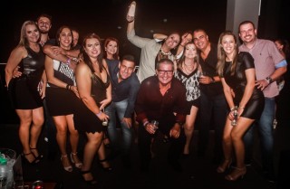 
<a style='margin-left: 5px;' class='btn btn-xs btn-social btn-facebook' href='https://www.facebook.com/sharer/sharer.php?u=https://galeramix.s01.web.getmuller.com.br/imagem/a98/800-800-90/conteudo/site_galerias/98/galeramix-show-leonardo-e-eduardo-costa-44.jpg' rel='popup' data-width='500' data-height='400'><i class='fa fa-facebook'></i>Compartilhar <span class='hidden-xs'>no Facebook</span>
</a> 
<a class='btn btn-default btn-xs' target='_blank' href='imagem/a98/800-800-90/conteudo/site_galerias/98/galeramix-show-leonardo-e-eduardo-costa-44.jpg'>
<span class='glyphicon glyphicon-cloud-download'></span> Salvar
</a>
