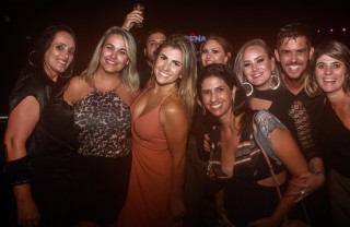 
<a style='margin-left: 5px;' class='btn btn-xs btn-social btn-facebook' href='https://www.facebook.com/sharer/sharer.php?u=https://galeramix.s01.web.getmuller.com.br/imagem/a98/800-800-90/conteudo/site_galerias/98/galeramix-show-leonardo-e-eduardo-costa-59.jpg' rel='popup' data-width='500' data-height='400'><i class='fa fa-facebook'></i>Compartilhar <span class='hidden-xs'>no Facebook</span>
</a> 
<a class='btn btn-default btn-xs' target='_blank' href='imagem/a98/800-800-90/conteudo/site_galerias/98/galeramix-show-leonardo-e-eduardo-costa-59.jpg'>
<span class='glyphicon glyphicon-cloud-download'></span> Salvar
</a>
