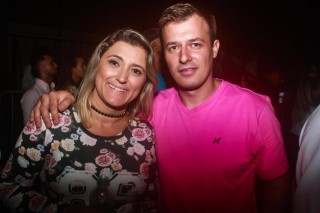 
<a style='margin-left: 5px;' class='btn btn-xs btn-social btn-facebook' href='https://www.facebook.com/sharer/sharer.php?u=https://galeramix.s01.web.getmuller.com.br/imagem/a98/800-800-90/conteudo/site_galerias/98/galeramix-show-leonardo-e-eduardo-costa-79.jpg' rel='popup' data-width='500' data-height='400'><i class='fa fa-facebook'></i>Compartilhar <span class='hidden-xs'>no Facebook</span>
</a> 
<a class='btn btn-default btn-xs' target='_blank' href='imagem/a98/800-800-90/conteudo/site_galerias/98/galeramix-show-leonardo-e-eduardo-costa-79.jpg'>
<span class='glyphicon glyphicon-cloud-download'></span> Salvar
</a>
