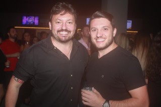 
<a style='margin-left: 5px;' class='btn btn-xs btn-social btn-facebook' href='https://www.facebook.com/sharer/sharer.php?u=https://galeramix.s01.web.getmuller.com.br/imagem/a98/800-800-90/conteudo/site_galerias/98/galeramix-show-leonardo-e-eduardo-costa-8.jpg' rel='popup' data-width='500' data-height='400'><i class='fa fa-facebook'></i>Compartilhar <span class='hidden-xs'>no Facebook</span>
</a> 
<a class='btn btn-default btn-xs' target='_blank' href='imagem/a98/800-800-90/conteudo/site_galerias/98/galeramix-show-leonardo-e-eduardo-costa-8.jpg'>
<span class='glyphicon glyphicon-cloud-download'></span> Salvar
</a>
