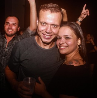 
<a style='margin-left: 5px;' class='btn btn-xs btn-social btn-facebook' href='https://www.facebook.com/sharer/sharer.php?u=https://galeramix.s01.web.getmuller.com.br/imagem/a98/800-800-90/conteudo/site_galerias/98/galeramix-show-leonardo-e-eduardo-costa-94.jpg' rel='popup' data-width='500' data-height='400'><i class='fa fa-facebook'></i>Compartilhar <span class='hidden-xs'>no Facebook</span>
</a> 
<a class='btn btn-default btn-xs' target='_blank' href='imagem/a98/800-800-90/conteudo/site_galerias/98/galeramix-show-leonardo-e-eduardo-costa-94.jpg'>
<span class='glyphicon glyphicon-cloud-download'></span> Salvar
</a>
