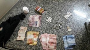Drogas apreendidas com o jovem